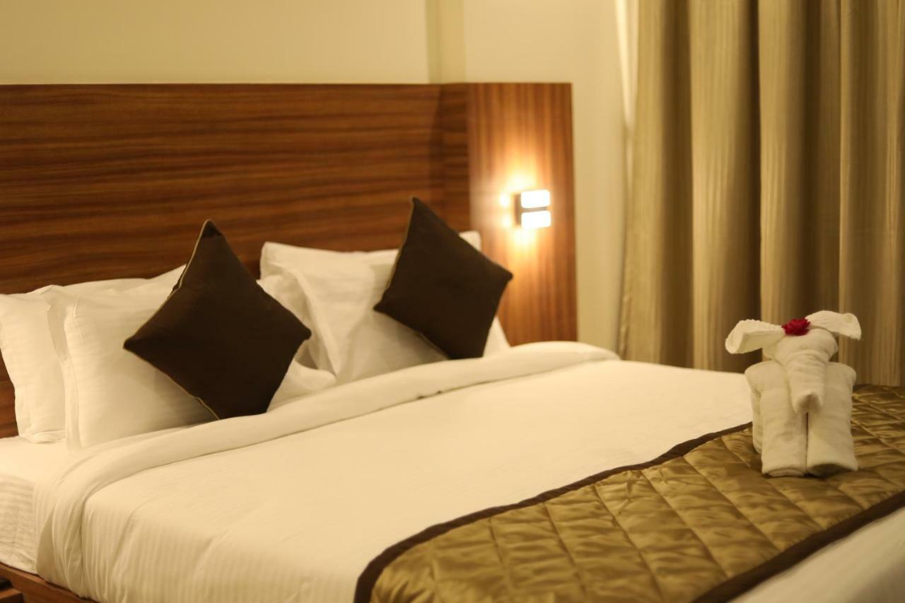 Kyriad Hotel Solapur By Othpl Exterior foto