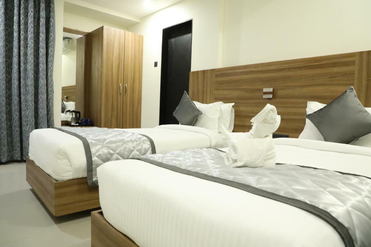 Kyriad Hotel Solapur By Othpl Exterior foto