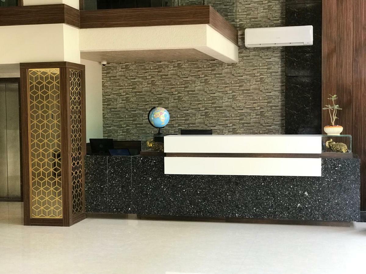 Kyriad Hotel Solapur By Othpl Exterior foto