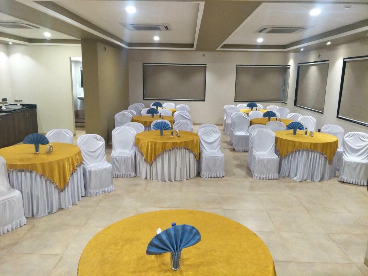 Kyriad Hotel Solapur By Othpl Exterior foto